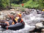 Keseruan-wisatawan-nyobain-River-Tubing-Muslim-Karanganyar-Jawa-Tengah2.jpg