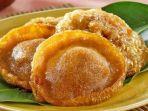 Kue-cucur-yang-memiliki-rasa-manis-dan-beraroma-wangi-merupakan-oleh-oleh-khas-Manado.jpg