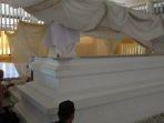 Makam-Sultan-Alaiddin-Riayat-Syah-di-Kompleks-Makam-Poteu-Meuruhom-Aceh.jpg