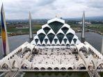 Masjid-Raya-Al-Jabbar-tempat-ngabuburit-di-Bandung.jpg