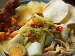 Menu-lontong-Cap-Go-Meh-di-restoran-Kuali-Nyonya-Padang.jpg