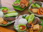 Menu-nasi-tempong-di-warung-Nasi-Tempong-Indra-Badung-Bali.jpg