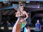 Menyaksikan-pertunjukan-Ramayana-Ballet-Purawisata-di-Jogja.jpg
