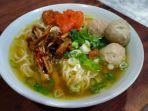 Mi-ayam-bakso-halus-kecil-di-warung-Bakso-Ayam-Luhung-Tanaya-Sukoharjo-Jawa-Tengah.jpg