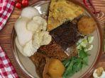 Nasi-Ulam-Bu-Ria-tempat-makan-siang-enak-di-Pasar-8-Alam-Sutera-Tangerang-Banten1.jpg
