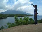Pantai-Batu-Payung-Lembata.jpg