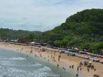 Pantai-Indrayanti-satu-pantai-di-Gunungkidul-Jogja-yang-cocok-buat-jadi-tempat-ngabuburit.jpg