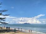 Pantai-Pasir-Panjang-pantai-terbaik-di-Singkawang-Kalimantan-Barat-bareng-pasangan.jpg