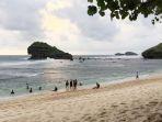 Pantai-Watu-Karung-di-Pacitan.jpg