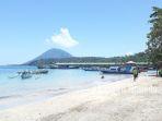 Pantai-di-Pulau-Bunaken.jpg