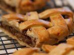 Pastry-pie-salak-dari-Nelu-by-Stuja-atau-Nelu-Bakes-di-Denpasar-Bali.jpg