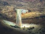 Pemandangan-Gua-Bawan-di-Kabupaten-Bengkayang-Kalimantan-Barat.jpg