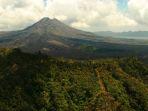 Pemandangan-Gunung-Batur-di-Bali-yang-begitu-megah-terlihat-dari-kawasan-Kintamani.jpg