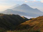 Pemandangan-Gunung-Prau-di-daerah-Dieng-Jawa-Tengah-yang-begitu-megah.jpg