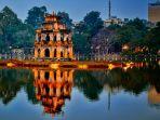 Pemandangan-Hoan-Kiem-Lake-di-Vietnam-saat-malam-hari.jpg
