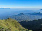 Pemandangan-dari-Puncak-Gunung-Merbabu.jpg