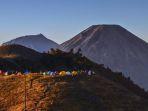 Pemandangan-puncak-Gunung-Sindoro.jpg