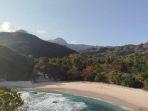 Pemandangan-teluk-Pantai-Koka-di-sisi-barat-Bukit-Ndete-Sare.jpg