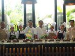 Pemotongan-Yule-Log-di-The-Alana-Sentul-City1.jpg