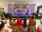 Penampilan-tari-tradisional-anak-memeriahkan-Bogor-Kids-Festival-2025-Hari-Anak-Nasional.jpg