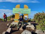 Pendaki-di-Puncak-Gunung-Merbabu.jpg