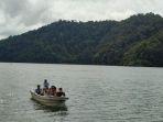 Pengunjung-Danau-Lau-Kawar.jpg