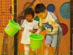 Pengunjung-anak-anak-sedang-asyik-bermain-di-Land-of-Zoomoof-Pondok-Indah-Mal-Jakarta.jpg