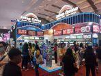 Pengunjung-booth-Kimia-Farma-Apotek-di-PRJ-2024.jpg
