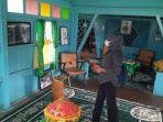 Pengunjung-melihat-bagian-dalam-Rumah-Singgah-Tuan-Kadi.jpg
