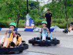 Pengunjung-naik-wahana-gokart-di-Kiara-Artha-Park-Bandung-Jawa-Barat.jpg