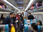 Penumpang-Kereta-Api-saat-Lebaran-2024.jpg