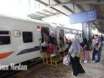 Penumpang-di-Stasiun-Kereta-Api-Medan-Sumut.jpg