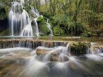 Pesona-Air-Terjun-Mauhalek-di-Desa-Raiulun-Lasiolat-Belu-Nusa-Tenggara-Timur-NTT.jpg