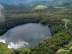 Pesona-Danau-Ramanese-di-Flores-Nusa-Tenggara-Timur-NTT1.jpg