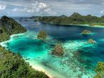 Pesona-Raja-Ampat-di-Papua-yang-menarik-minat-kunjung-turis-lokal-dan-asing.jpg