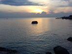 Pesona-sunset-di-Pantai-Tanjung-Kelayang-Belitung.jpg