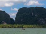Phang-Nga-Bay-satu-tempat-wisata-di-Phuket-Thailand.jpg