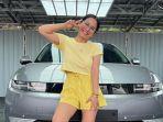 Pose-Farida-Nurhan-2.jpg