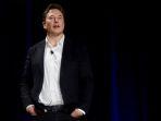 Potret-Elon-Musk-saat-berdiri-menghadiri-sebuah-acara.jpg