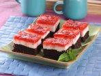 Resep-Valentine-cokelat-cake-stroberi.jpg