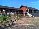 Rumah-Radakng-rumah-adat-Kalimatan-Barat-yang-terbesar-di-Pontianak1.jpg