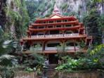 Sam-Poh-Tong-Temple-kuil-indah-yang-berada-di-dalam-gua-kapur-Ipoh-Malaysia1.jpg