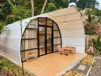 Satu-di-antara-kamar-glamping-di-Luxcamp-Bukit-Damar-kawasan-Puncak-Bogor-Jawa-Barat.jpg