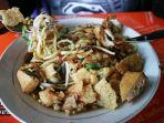 Seporsi-mi-kopyok-di-warung-Mie-Kopyok-Pak-Dhuwur-Semarang-Jawa-Tengah.jpg