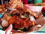 Seporsi-nasi-tempong-di-warung-Nasi-Tempong-Mbok-Nah-Banyuwangi-Jawa-Timur.jpg