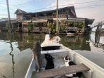 Si-Yaek-Huatakhe-Cafe-Guesthouse-yang-unik-di-Bangkok-Thailand.jpg