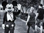 Siapa-sangka-Mickey-Mouse-yang-dikenal-sebagai-ikon-kegembiraan-punya-kisah-kelam.jpg