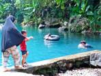 Suasana-Kolam-Pemandian-Bukit-Batu-Mencar.jpg
