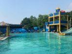 Suasana-di-Kolam-Renang-Purus-Jaya.jpg