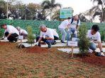 Takahiro-Osugi-Direktur-PT-Aeon-Indonesia-dan-Budiarsa-Sastrawinata-Ciputra.jpg